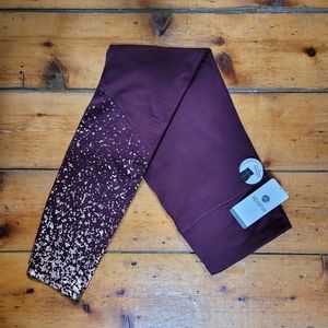 NWT 💋2/$30💋 Apana Leggings Winter Maroon Red Gold Dipped Print Sz Small